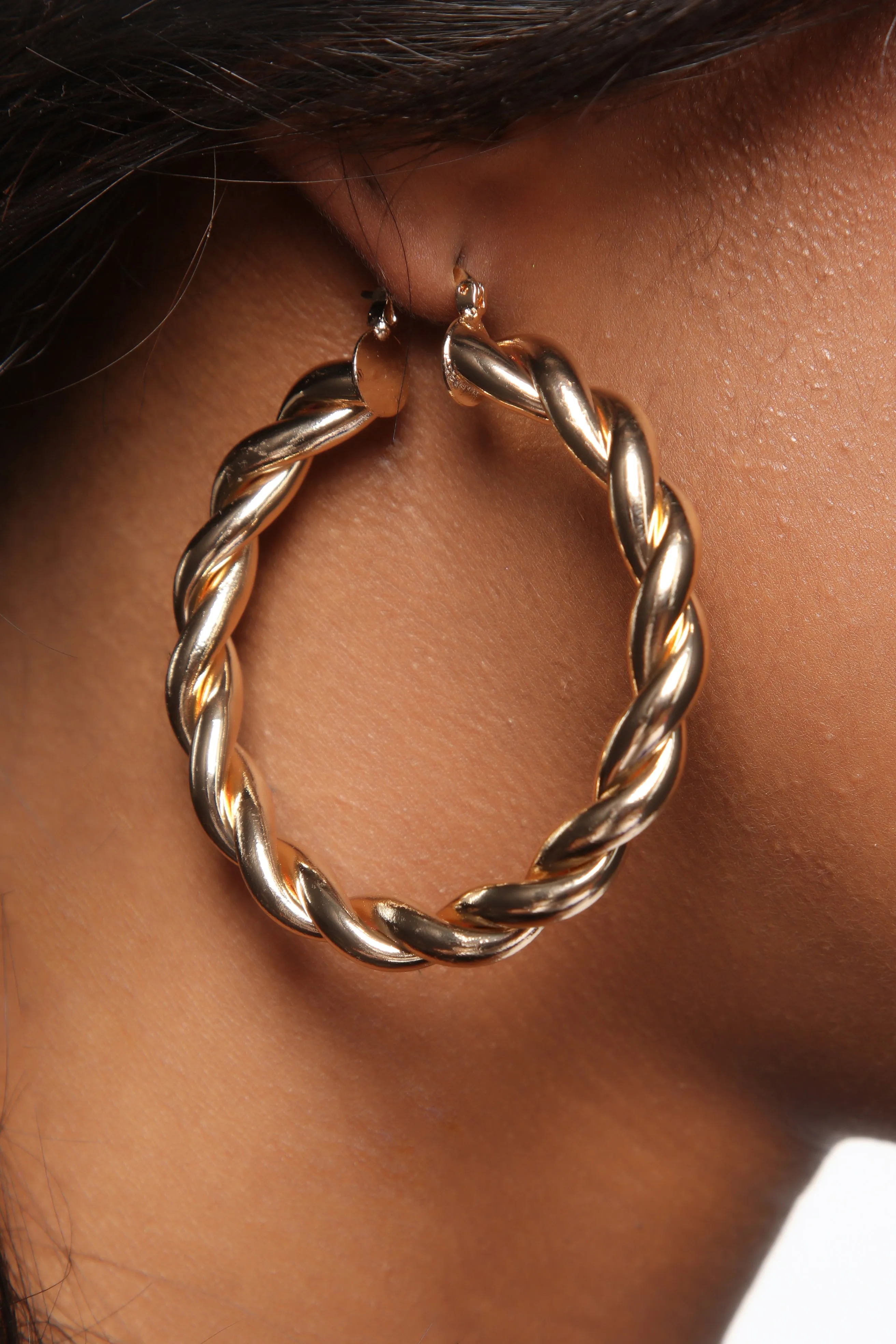 A Lil Twisted Hoop Earrings - Gold
