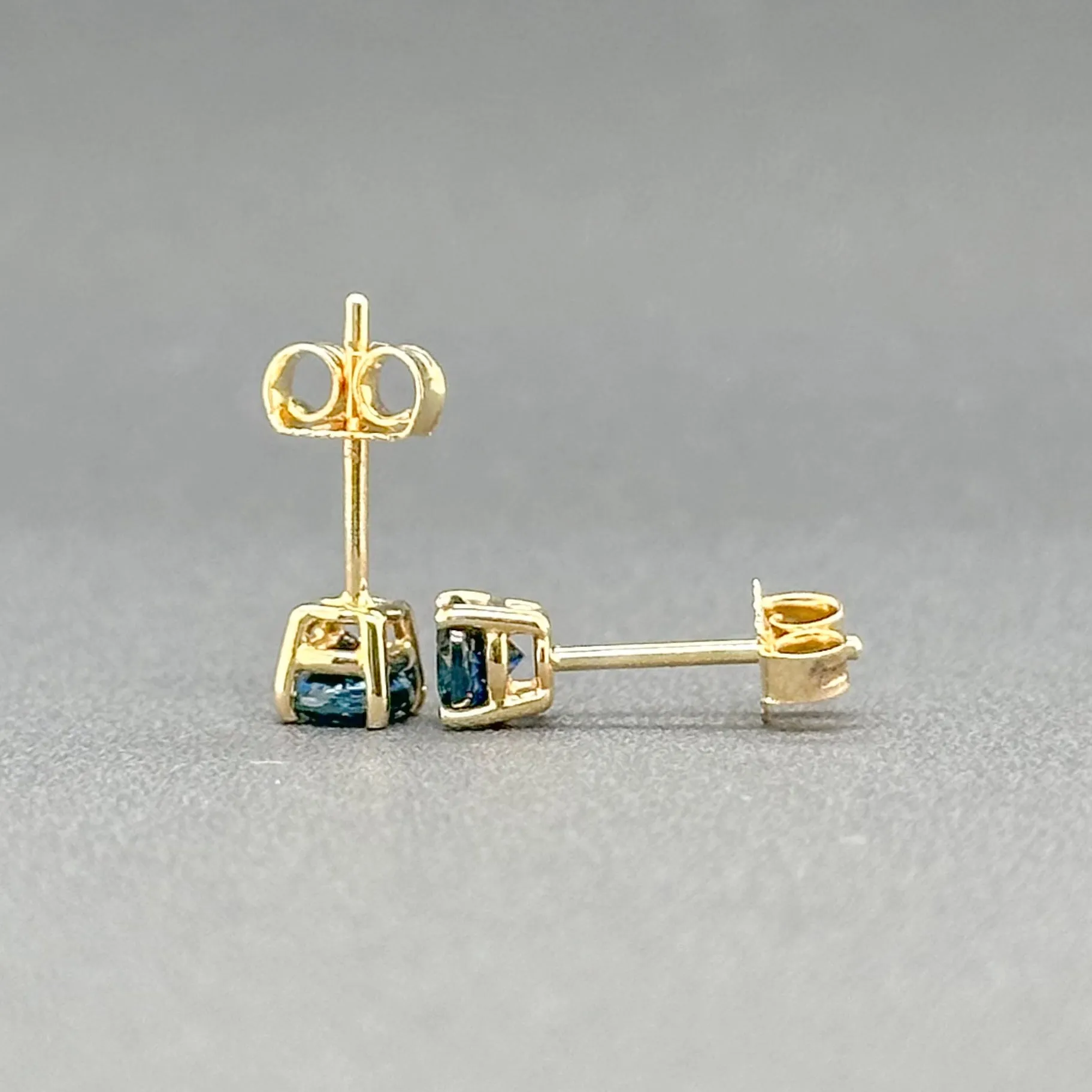 Estate 14K Y Gold 4mm 0.60ctw Sapphire Stud Earrings
